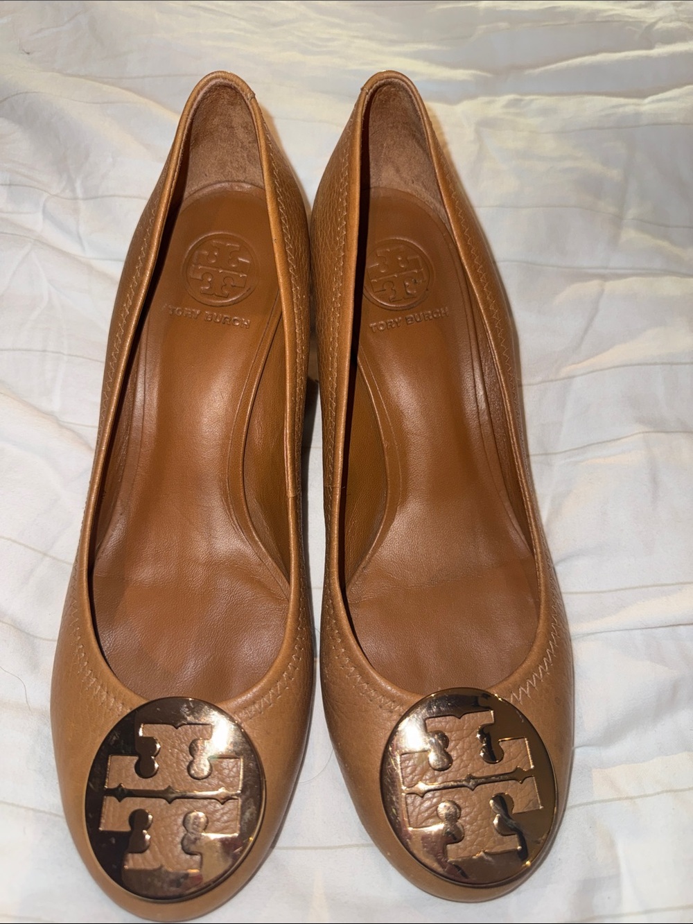 Tory Burch Cognac Leather wedge pumps with Gold logo